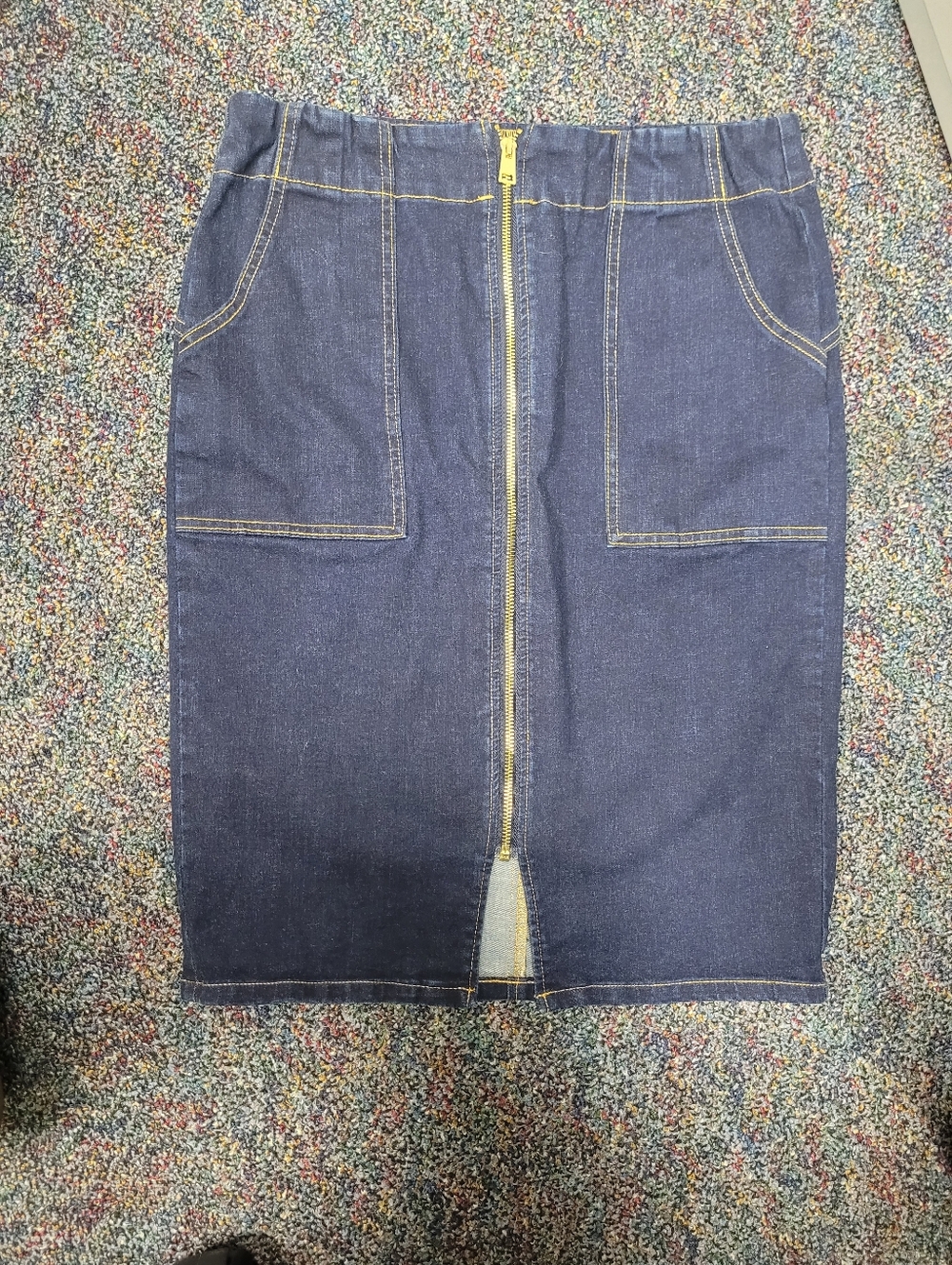 G by Giuliana Navy Denim Pencil Skirt with Front Gold Zip